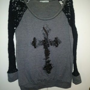 Sweatshirt style shirt with lace sleeves.